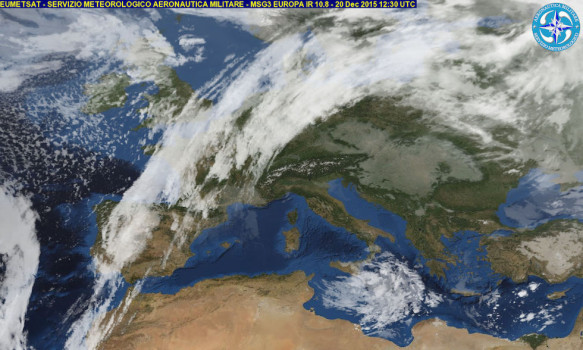 La situazione sul Mediterraneo. L'anticiclone (per ora) fa da barriera alle pertubazioni atlantiche che scorrono dalla Spagna verso nord