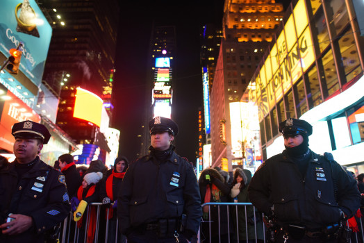 Poliziotti a Times Square per la notte di Capodanno