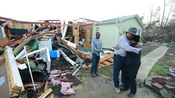 I danni del tornado nel Mississipi