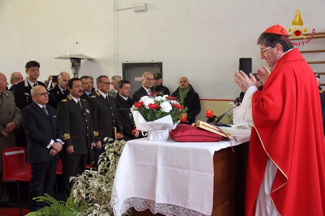Il cardinale Betori durante la messa per Santa Barbara 2015