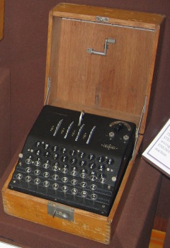 Una macchina Enigma-G (foto Austin Mills licenza CC BY-SA 3.0 tramite Wikimedia)