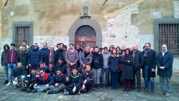Il gruppo di docenti e studenti della "Scuola di contadini" a San Casciano in Val di Pesa