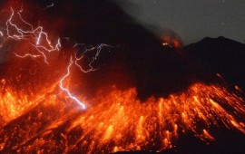 Una fase dell'eruzione del vulcano Sakurajima