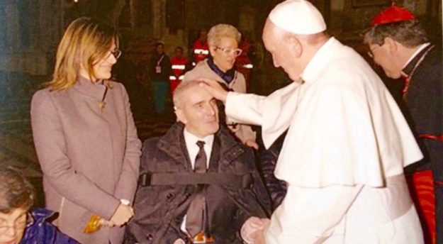 L'incontro tra Papa Francesco e Giuseppe Giangrande il 10 novembre 2015 durante la visita del Pontefice a Firenze
