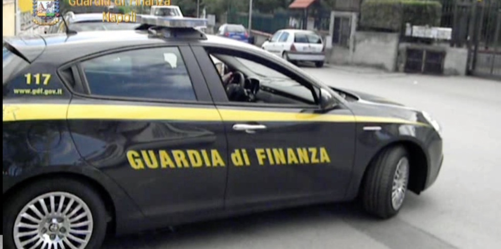 Gli arresti sono stati eseguiti dalla Guardia di Finanza di Firenze e Napoli
