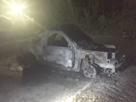 L'auto dell'Associazione Carabinieri incendiata a Grassina