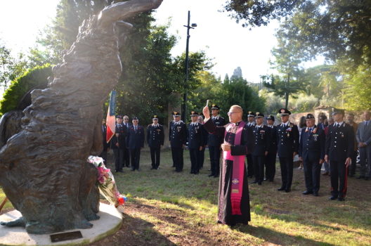 La cerimonia davanti al monumento a Salvo D'Acquisto