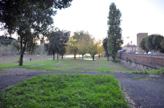 Il parco '19° Reggimento Artiglieria' sulle rive dell'Arno