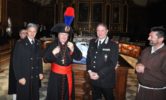 Il cardinale Betori con i generali Saltalamacchia (a sin.) e Cavallo 