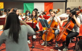 L'orchestra della Scuola Paolo Uccello durante il concerto