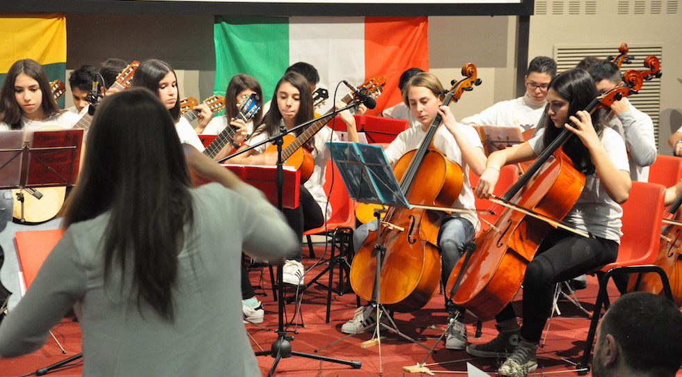 L'orchestra della Scuola Paolo Uccello durante il concerto 