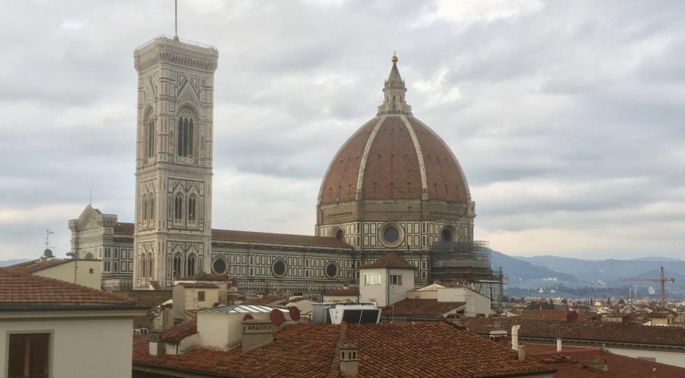 Gli interni della cupola del Duomo e del campanile di Giotto a Firenze ripuliti dai graffiti