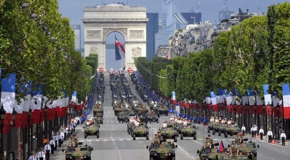 Parata militare a Parigi per la festa nazionale del 14 luglio