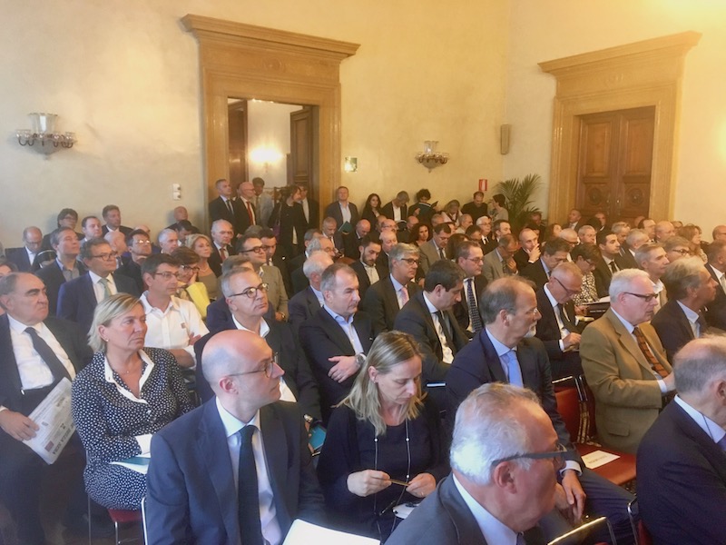 Il pubblico durante la presentazione del report sull'economia toscana nel 2016