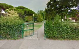 La siringa è stata trovata nel parco di Villa Vogel (foto da Google Street View)