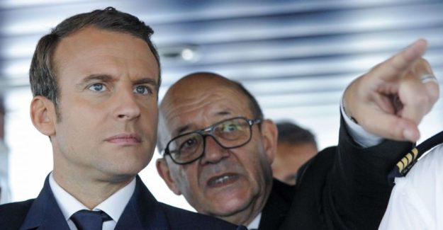 Emmanuel Macron e Jean-Yves Le Drian 