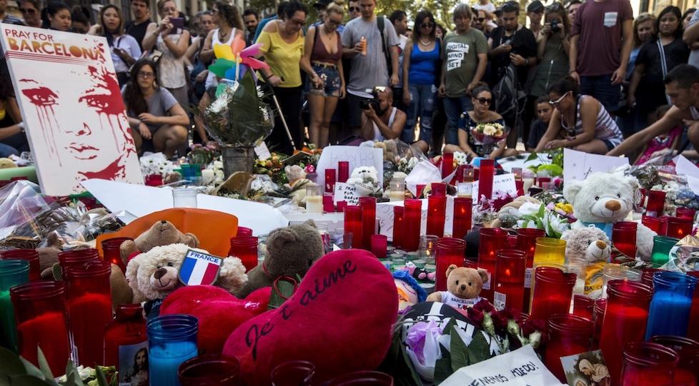 Barcellona piange le vittime dell'attentato terroristico del 18 agosto 2017