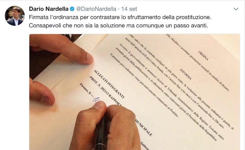 Il sindaco Dario Nardella firma l'ordinanza comunale contro lo sfruttamento della prostituzione