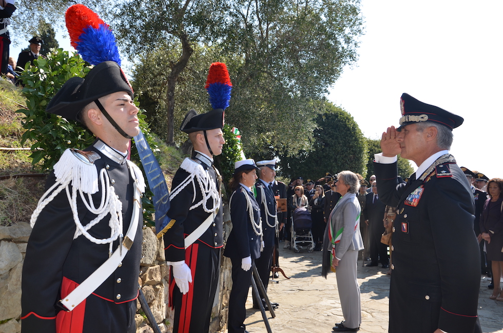 Il generale Saltalamacchia e il sindaco di Fiesole Ravoni rendono omaggio ai Martiri di Fiesole