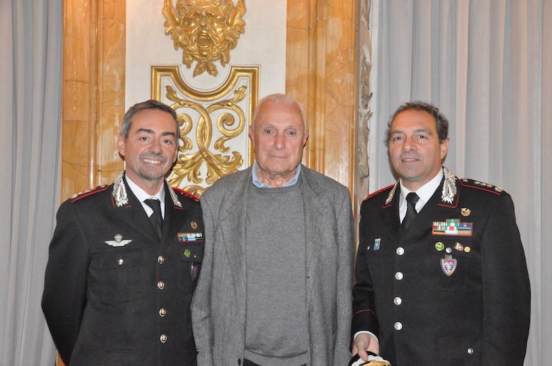 il professor Pietro Piussi (UniFi) con i colonnelli Folliero (a sin.) e Bartolozzi dei Carabinieri Forestali