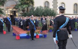 Il generale Masciulli nuovo comandante della Legione Toscana riceve gli onori dei suoi reparti