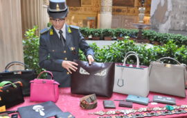 Prodotti contraffatti sequestrati dalla Guardia di Finanza a Firenze