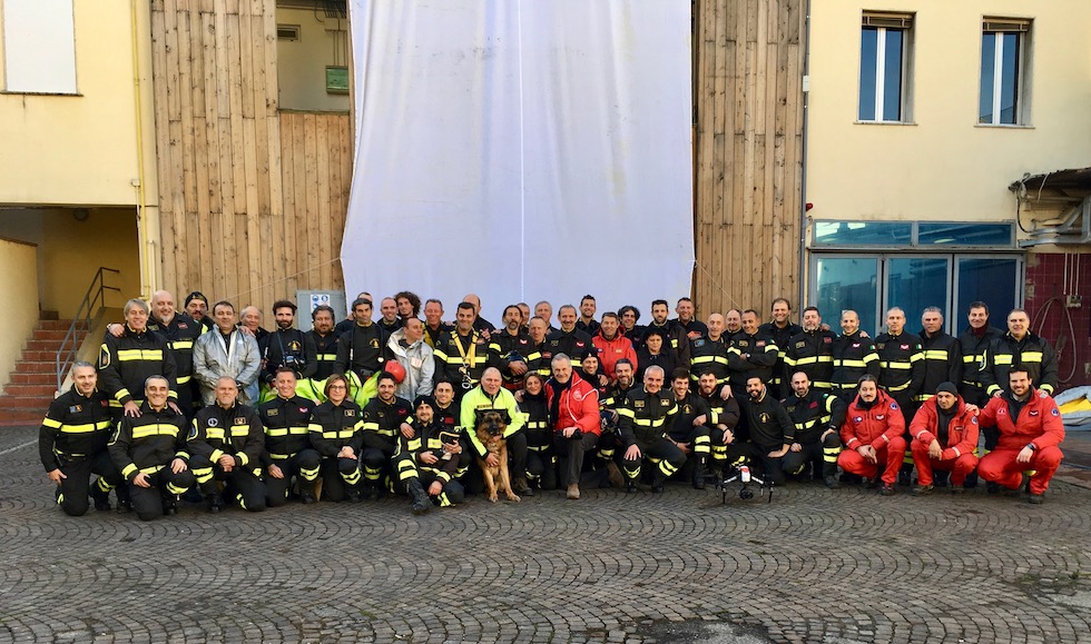 "Foto di famiglia" dei pompieri di Firenze alla Festa di santa Barbara 2017