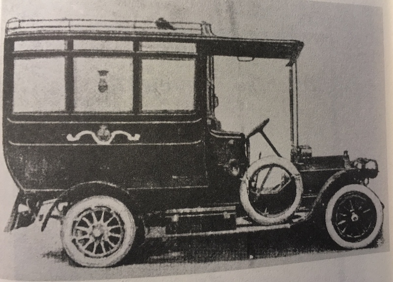 La prima ambulanza a motore della Misericordia di Firenze fu impiegata nel 1911