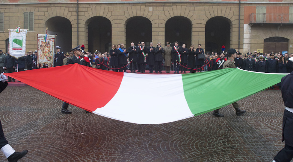 La Bandiera italiana sfila a Reggio Emilia per il 221° anniversario del Tricolore