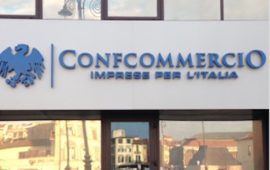 L'insegna di Confcommercio Firenze in Largo Annigoni