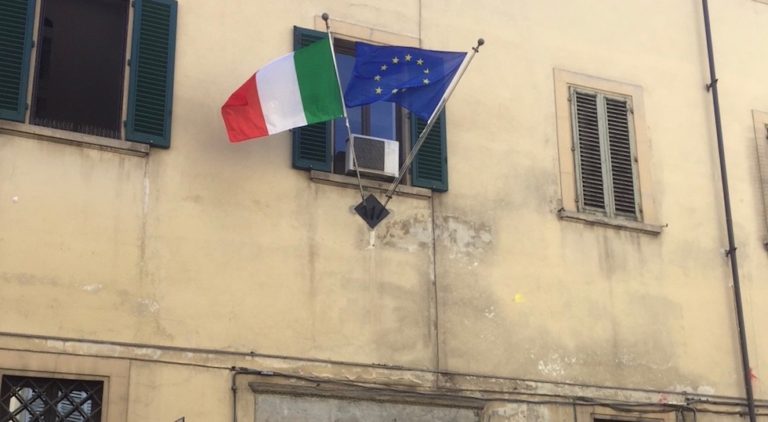 Finalmente bandiere nuove al Tribunale dei minorenni di Firenze