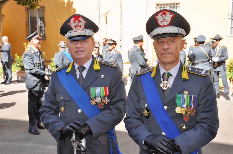 I generali Michele Carbone e Bruno Bartoloni dopo la cerimonia
