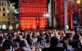La grande cena in piazza Duomo per "ll cuore di Firenze"