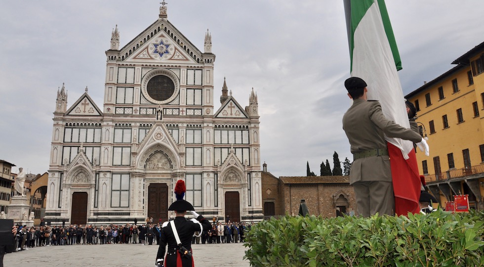 Alzabandiera solenne in piazza Santa Croce per la Giornata dell'Unità Nazionale e delle Forze Armate