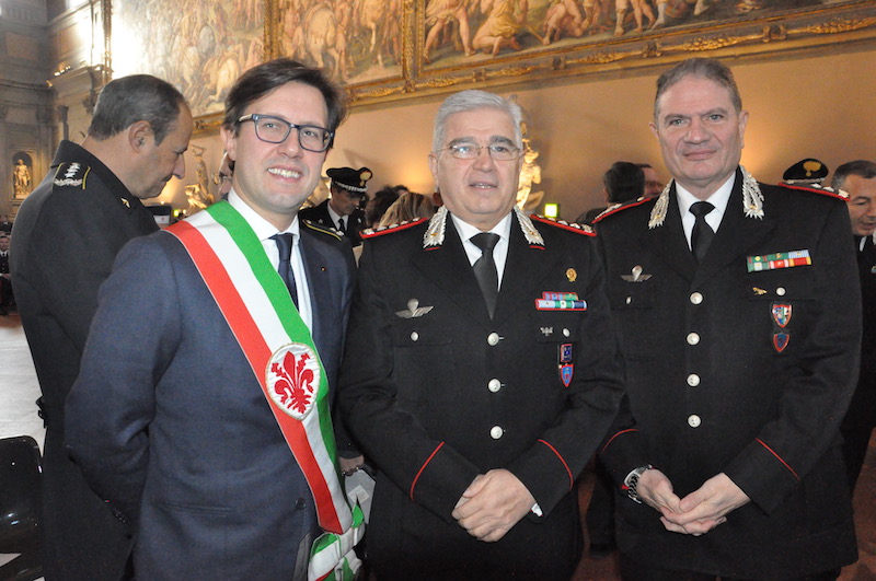 Il sindaco Dario Nardella con i generali Ciro D'Angelo (al centro) e Gianfranco Cavello
