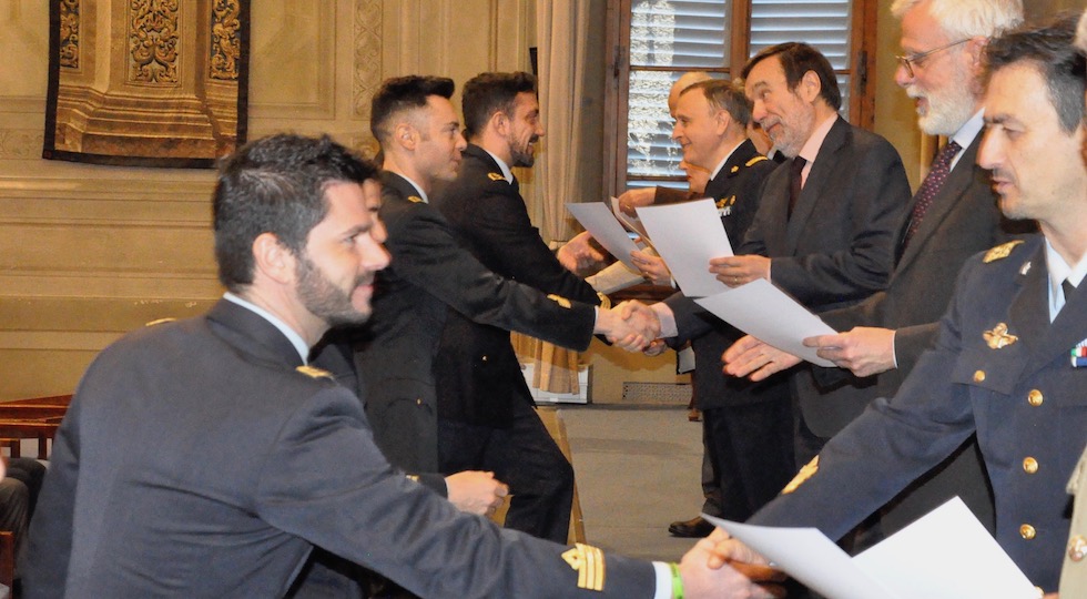 Ufficiali dell'Aeronautica durante la cerimonia all'Università di Firenze