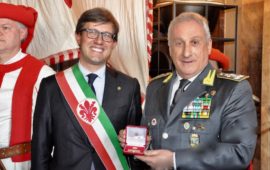 Il sindaco di Firenze Dario Nardella con il comandante generale della Guardia di Finanza Giorgio Toschi