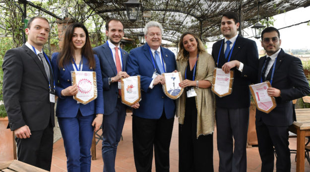 Il prossimo presidente internazionale Maloney a Firenze con i rappresentanti del Rotaract 