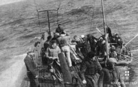 Marinai nemici naufraghi accolti sul sottomarino Cappellini per ordine del comandante Salvatore Todaro