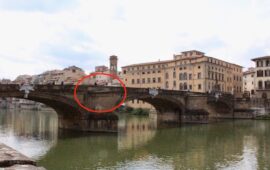 Il rostro del ponte a Santa Trinita a Firenze dove la ragazza è stata salvata dai Carabinieri