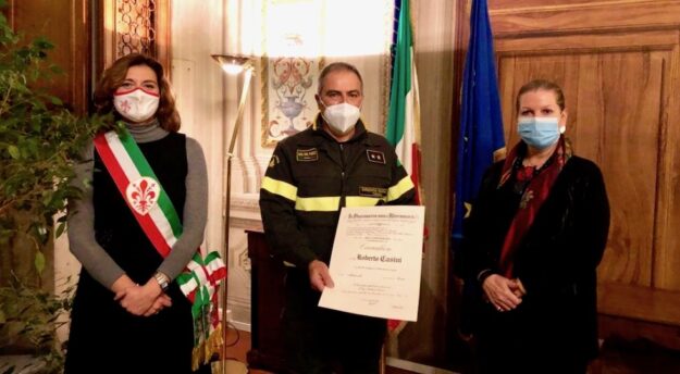 Da sin. Vice sindaco Alessia Bettini, Ispettore Roberto Casini, Prefetto Laura Lega