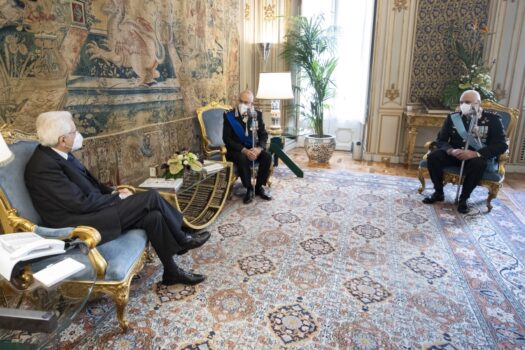 Il Presidente della Repubblica Sergio Mattarella durante l'incontro con i generali Nistri (al centro) e Luzi 