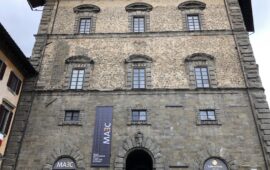 La facciata di Palazzo Casali a Cortona, sede del Maec