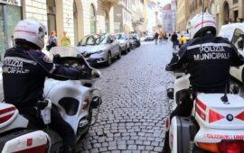 Una pattuglia della Polizia Municipale nel centro di Firenze
