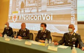 da sin. i generali Cervi, Bartoloni (comandante Regione Toscana), Nieddu e Levanti alla conferenza stampa per il 247° della Guardia di Finanza