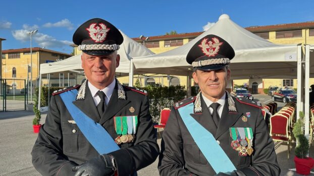 Da sin. i generali Pierangelo Iannotti e Lorenzo Falferi al cambio di comando della Legione Carabinieri Toscana