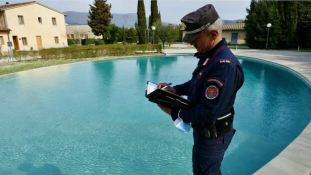 Sempre più frequenti i controlli dei Carabinieri Forestali su piscine e pozzi per il corretto utilizzo dell'acqua
