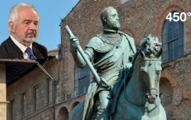 La statua di Cosimo I in piazza della Signoria a Firenze. In alto Giovanni Cipriani